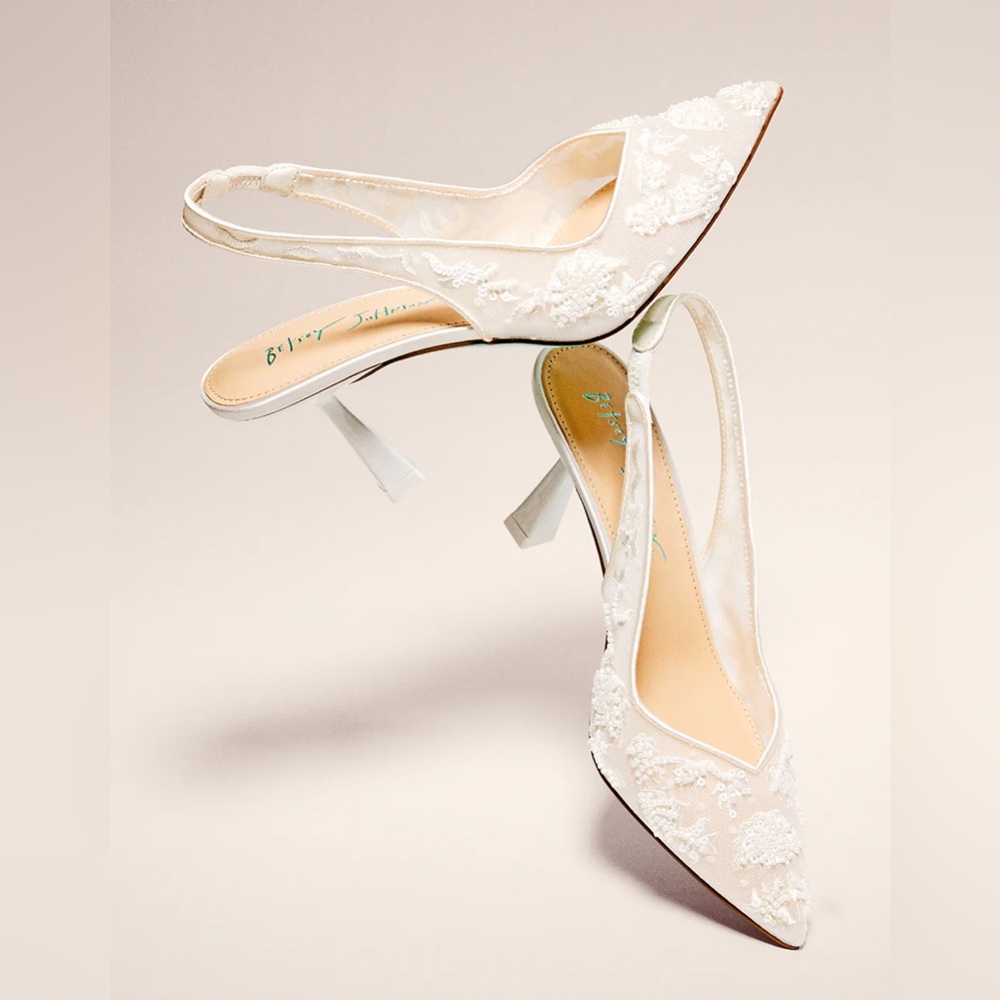 *NEW in box* Betsey Johnson Nikki Heels in Ivory. Size: Women’s US 6M
